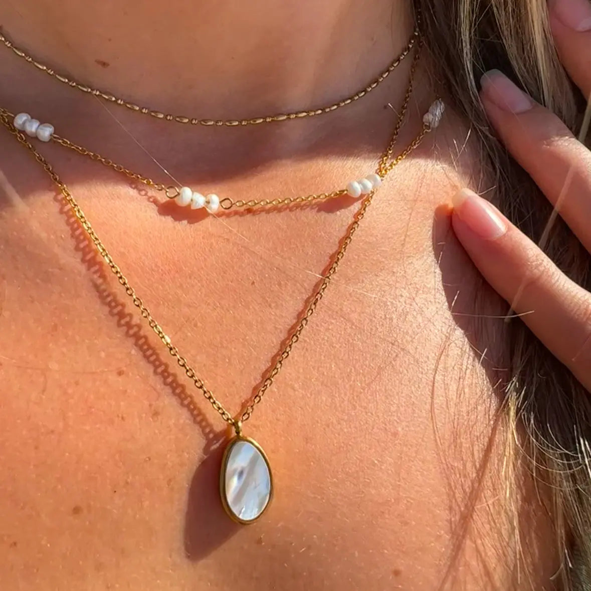 White Opal Pendant Necklace for Women - Elegant Fashion Jewelry