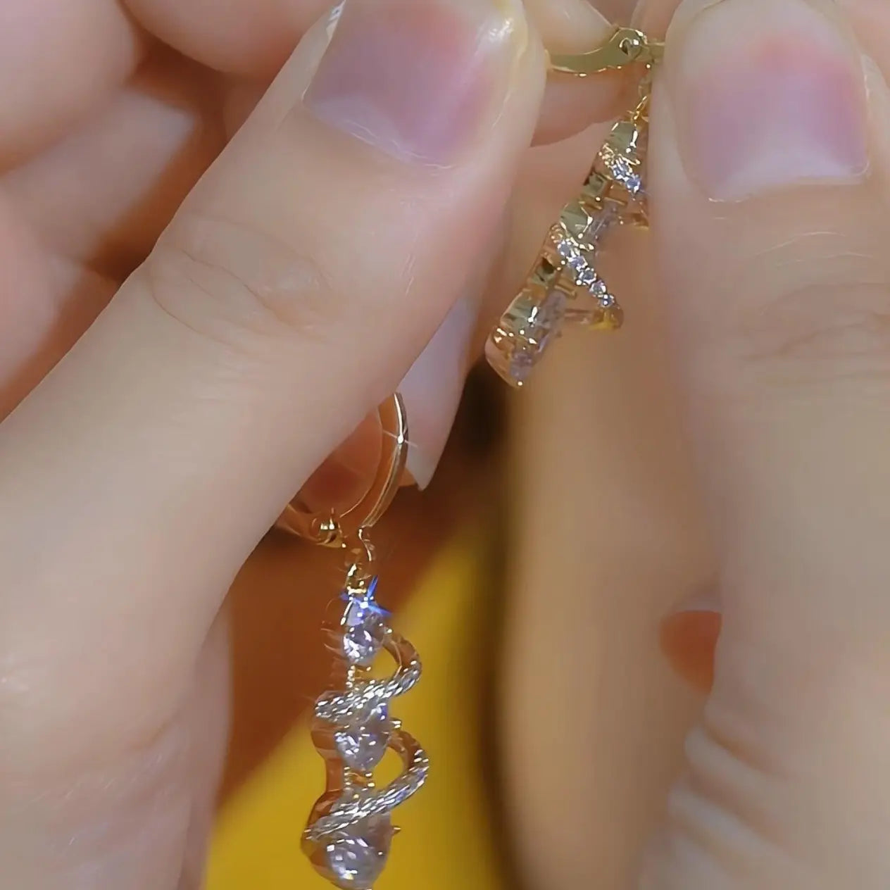 Lisizen Hot Selling New European and American Luxury Fashion Versatile Zircon Earrings Classic Temperament High-End Long Tassel Earrings for Women DZEH5444