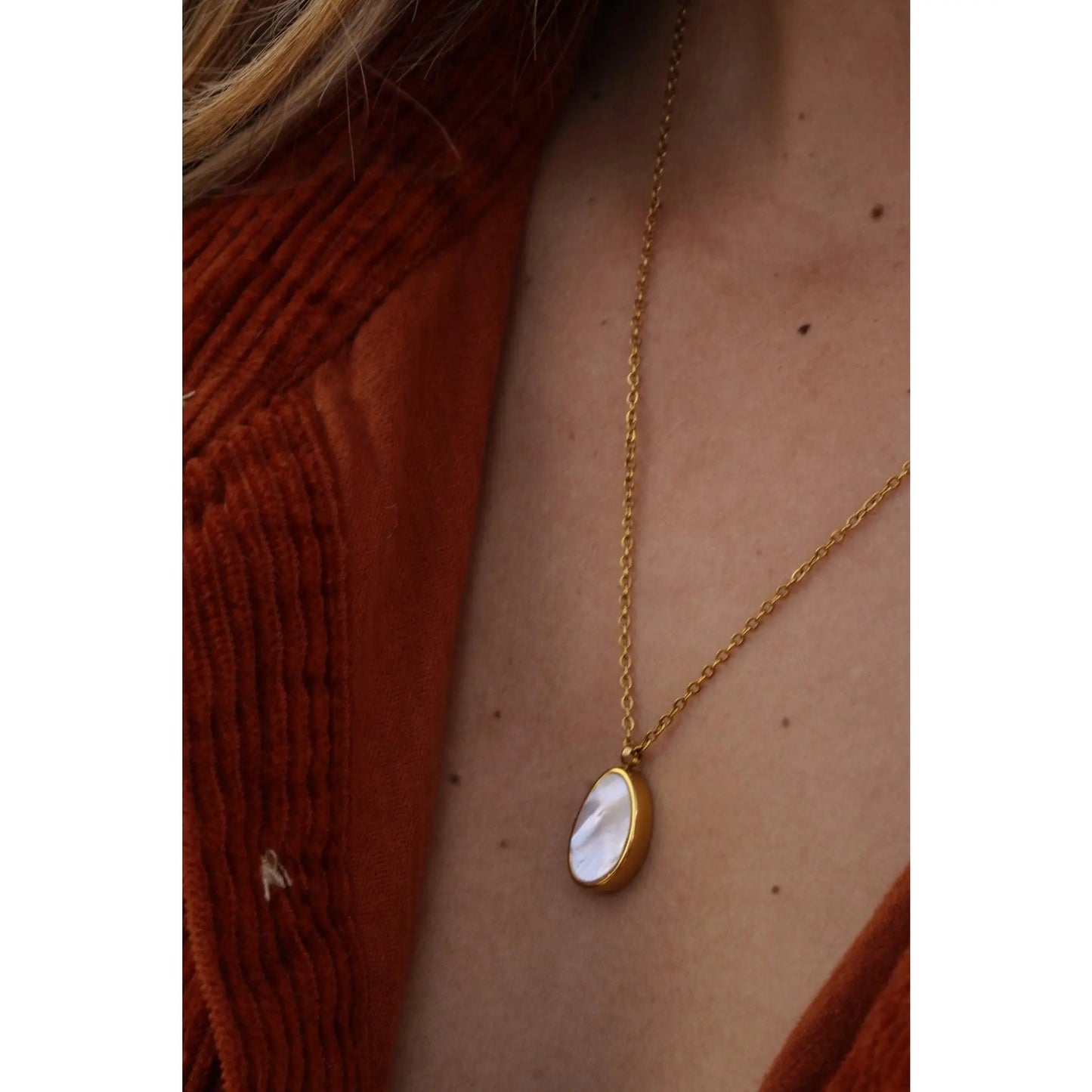 White Opal Pendant Necklace for Women - Elegant Fashion Jewelry
