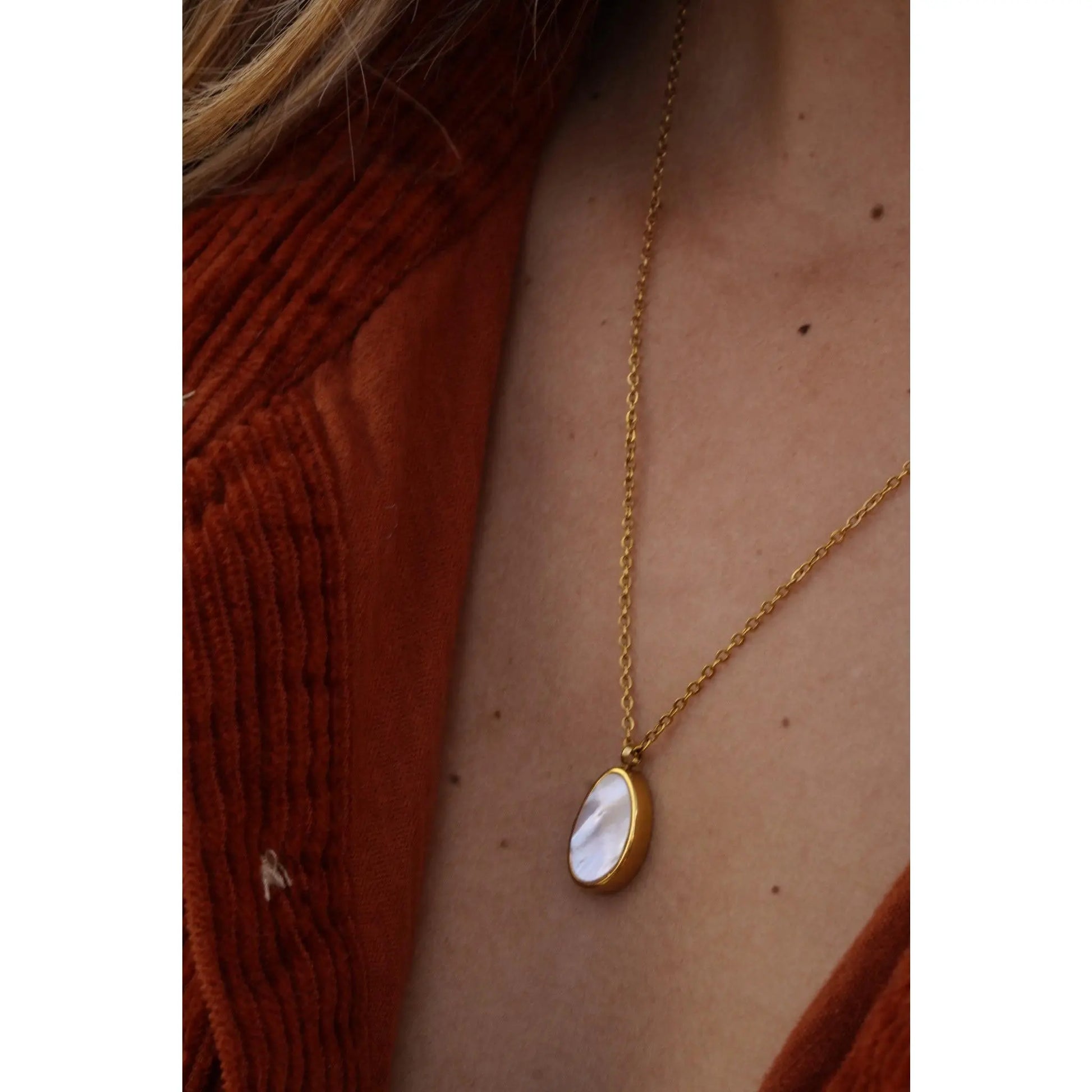 White Opal Pendant Necklace for Women - Elegant Fashion Jewelry
