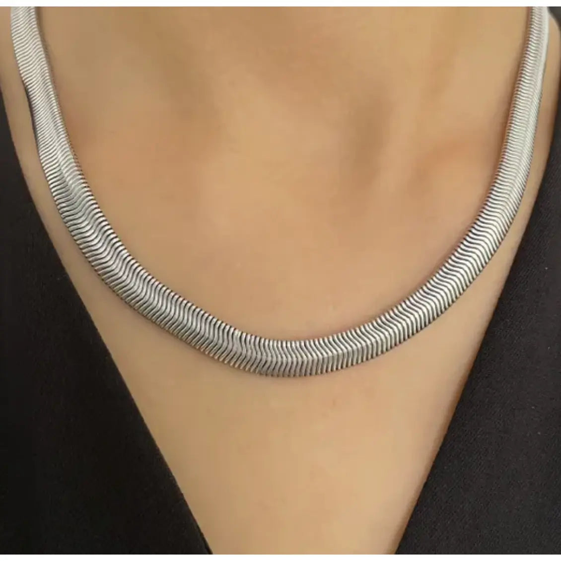 Valerie Necklace - Women's Hypoallergenic Fashion Jewelry in Stainless Steel with 18K Gold Plating, Water Resistant
