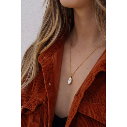 White Opal Pendant Necklace for Women - Elegant Fashion Jewelry
